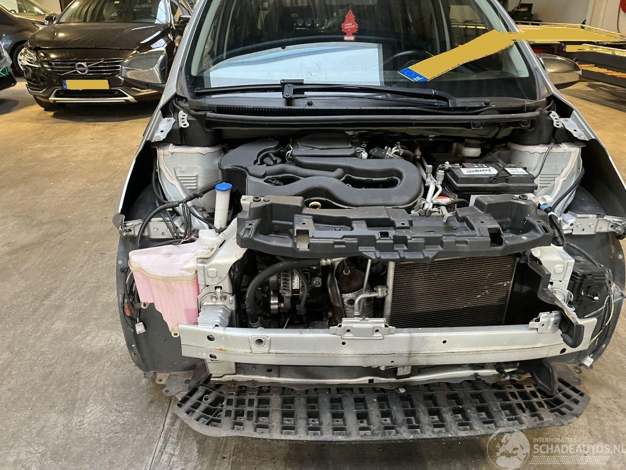 Peugeot 108 - 1.0 e-VTi Collection TOP! 1.0 e-VTi Collection TOP!