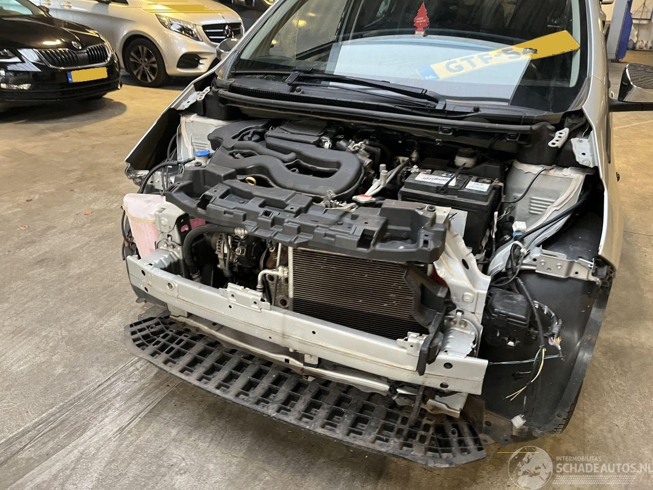 Peugeot 108 - 1.0 e-VTi Collection TOP! 1.0 e-VTi Collection TOP!