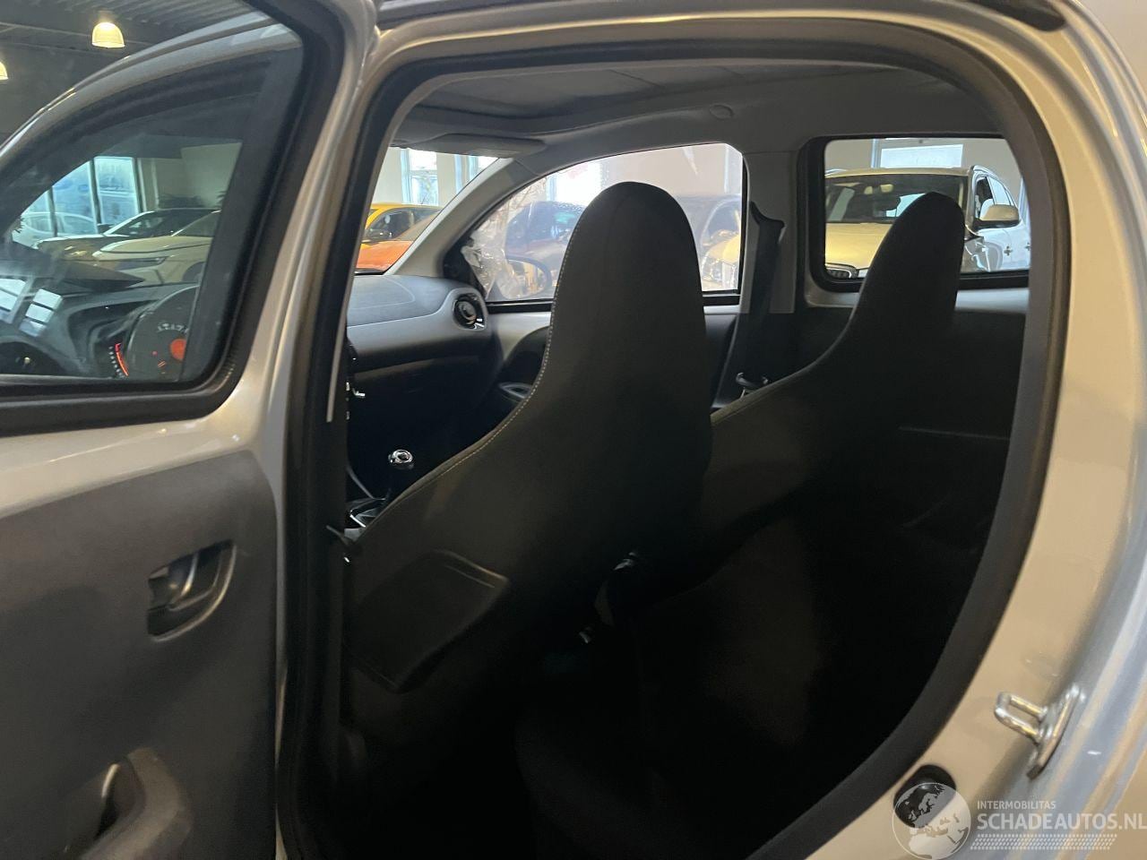 Peugeot 108 - 1.0 e-VTi Collection TOP! 1.0 e-VTi Collection TOP!