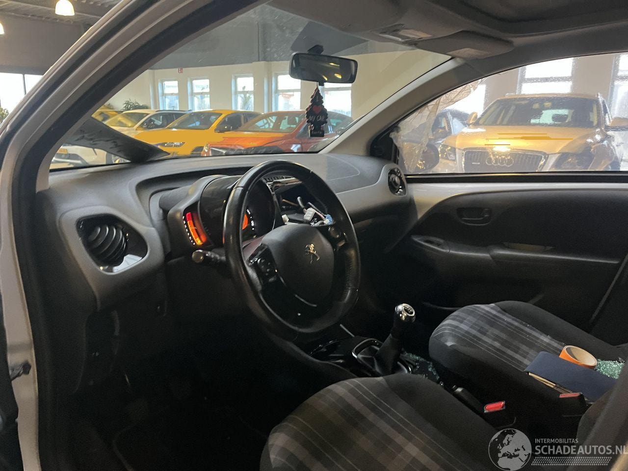 Peugeot 108 - 1.0 e-VTi Collection TOP! 1.0 e-VTi Collection TOP!