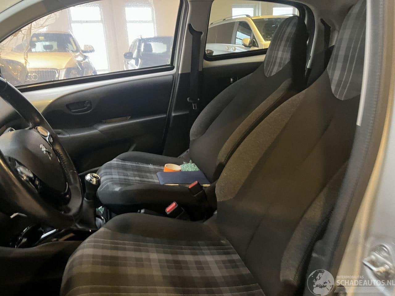 Peugeot 108 - 1.0 e-VTi Collection TOP! 1.0 e-VTi Collection TOP!