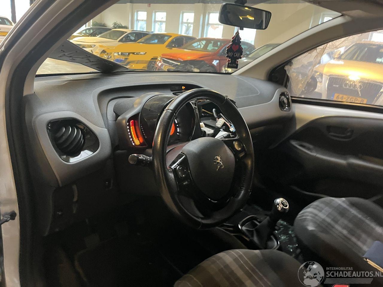 Peugeot 108 - 1.0 e-VTi Collection TOP! 1.0 e-VTi Collection TOP!