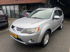 Mitsubishi Outlander - 2.4 Intro Edition 2WD AIRCO KOPPELING MATIG RIJDT GOED