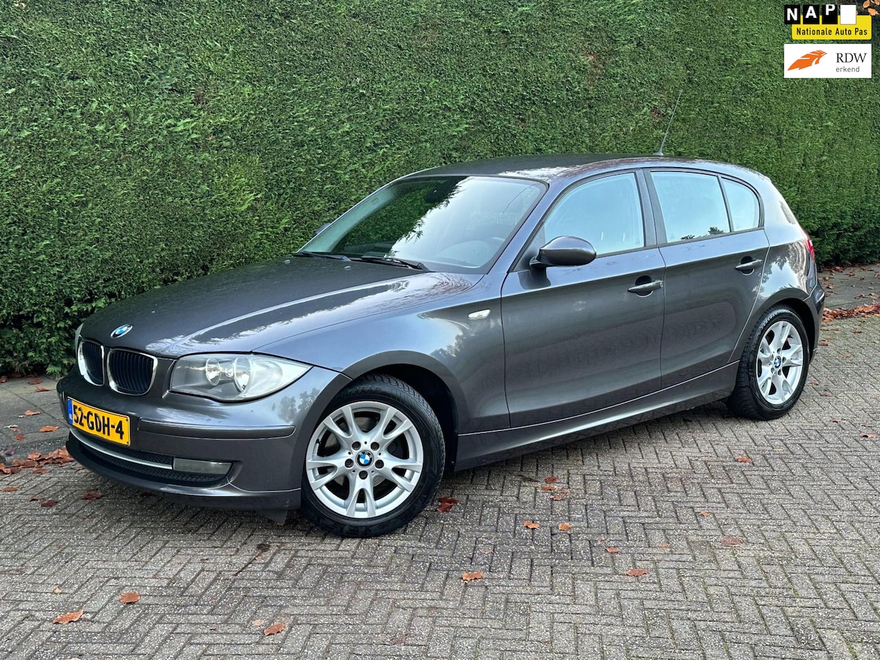 BMW 1-serie - 116i Business Line /NAVI/CRUISE/PDC/CLIMA/RIJDTSUPER!/ - AutoWereld.nl