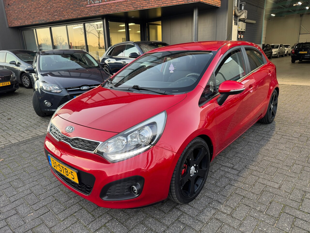 Kia Rio - 1.2 CVVT Plus Pack 5DRS CARPLAY AIRCO NW APK ZEER SPORTIEF - AutoWereld.nl