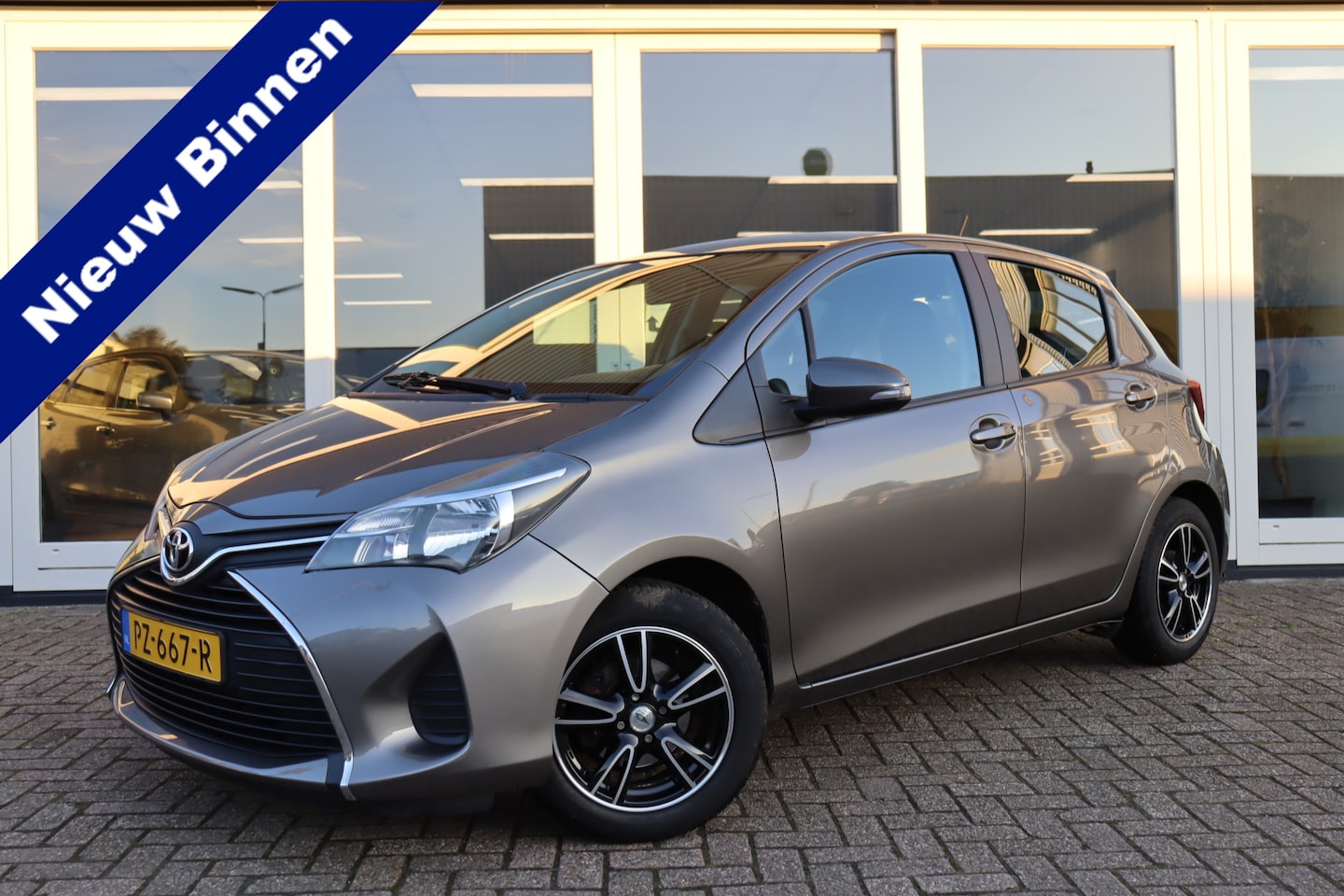 Toyota Yaris - 1.0 VVT-i Now 1.0 VVT-i Now, Airco, Prijs Is Rijklaar Inclusief 6 Maanden Garantie - AutoWereld.nl