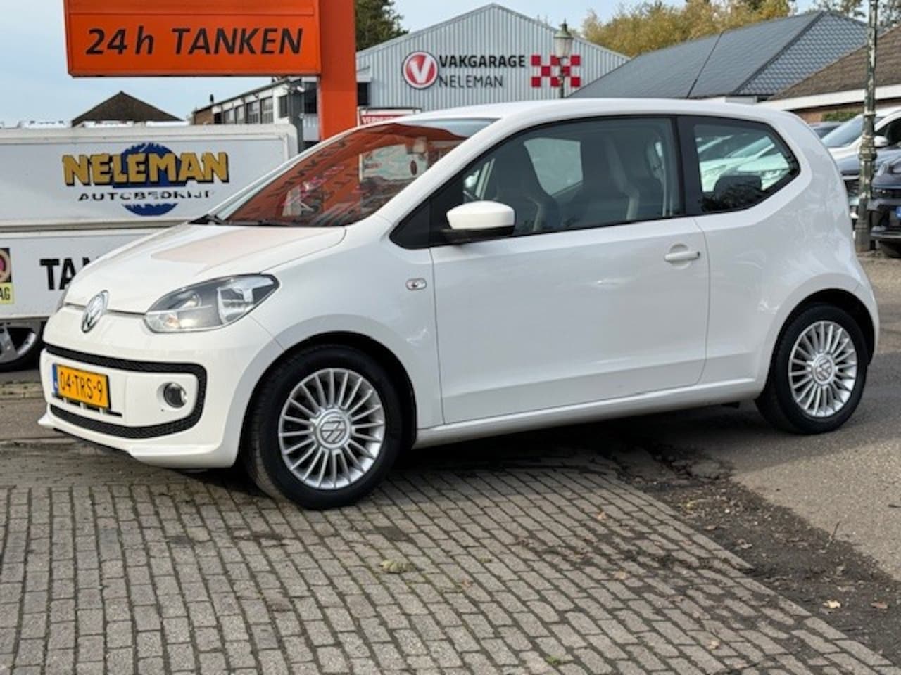 Volkswagen Up! - 1.0 60PK High up! lichtmetalen velgen rijklaarprijs bovag garantie - AutoWereld.nl