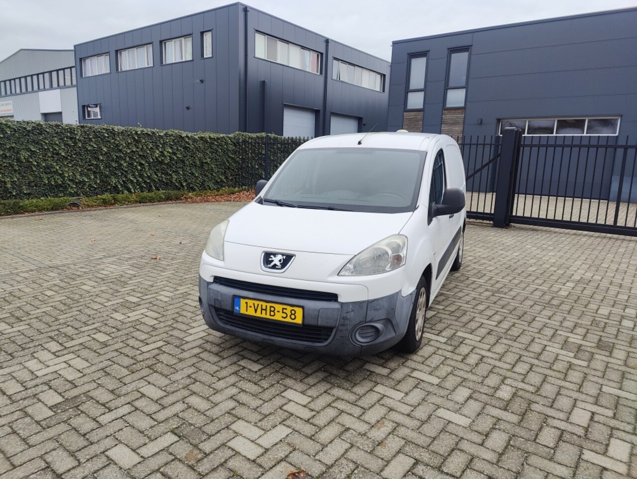 Peugeot Partner - 120 1.6 HDI L1 XT 120 1.6 HDI L1 XT - AutoWereld.nl