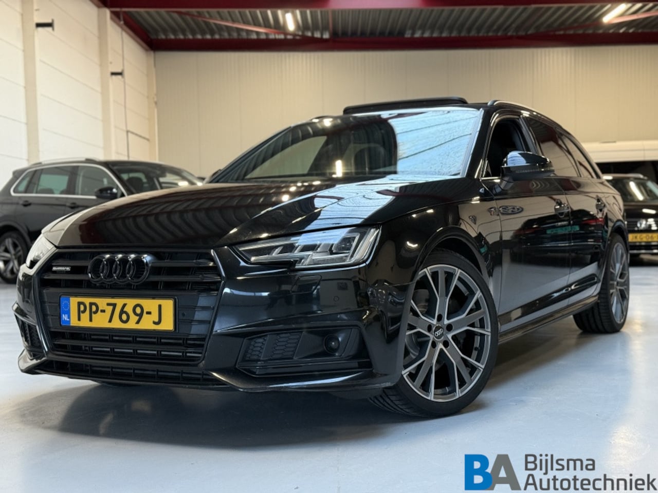 Audi A4 Avant - 2.0 TFSI Quattro | Pano | Matrix | Trekhaak - AutoWereld.nl