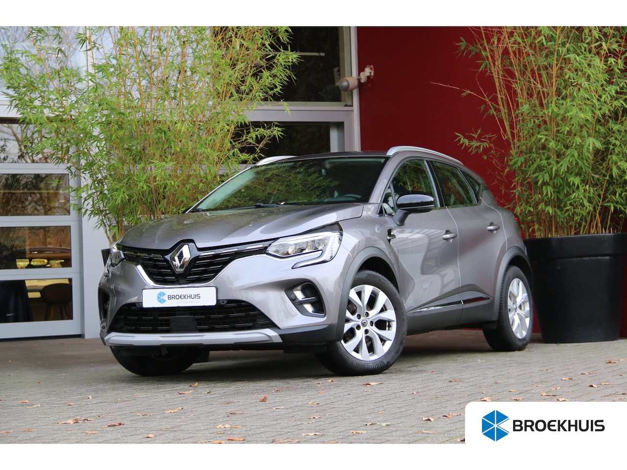 Renault Captur - 1.3 TCe 130 Intens | Lage km. stand! | Navi | Camera | Clima | Trekhaak - AutoWereld.nl