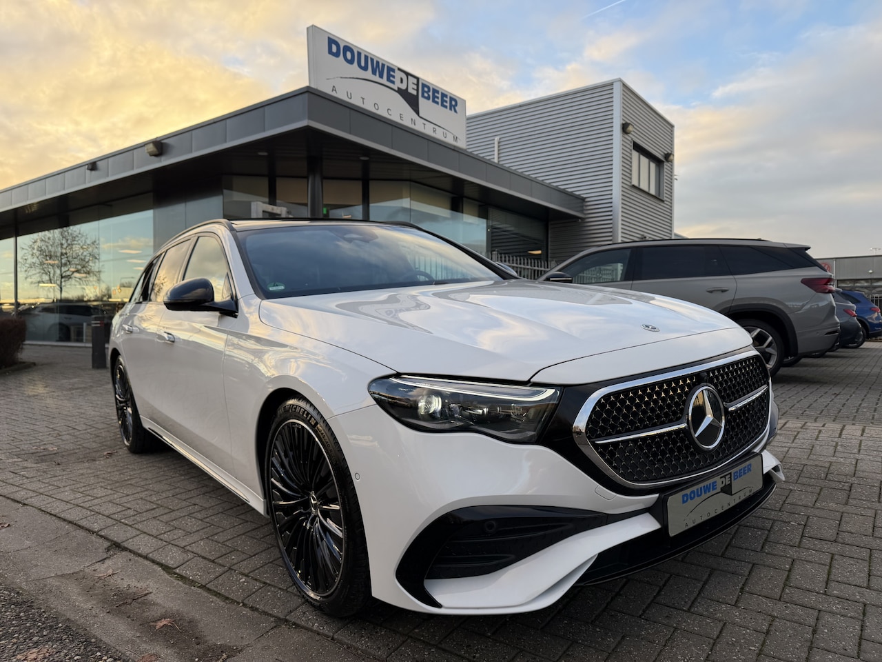 Mercedes-Benz E-klasse Estate - 300 e AMG Line Advanced Plus Night Pano-Dak | Trekhaak | 360-Camera | Memory | Stuurverw. - AutoWereld.nl