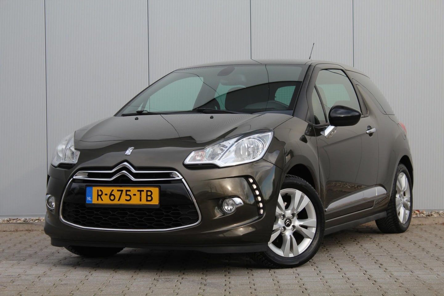 Citroën DS3 - 1.6 So Chic | Clima / Cruise control | PDC | Elektrische ramen | APK | - AutoWereld.nl