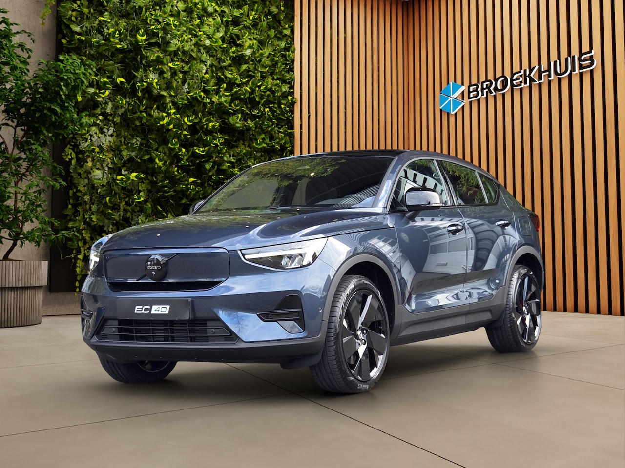 Volvo EC40 - 300 kW Twin Motor AWD Plus Black Edition | Panoramadak | 360 Camera | Harman/Kardon | Pilo - AutoWereld.nl