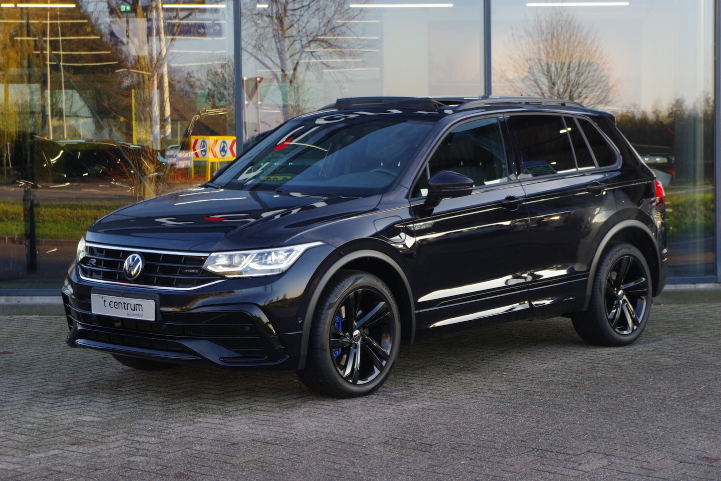 Volkswagen Tiguan - 1.4 TSI eHybrid 245 PK R-Line BNS+, Trekhaak, Panoramadak, Leder, 360 Camera, Memory - AutoWereld.nl