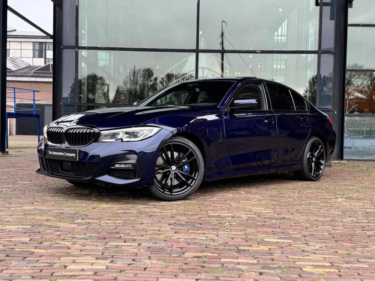 BMW 3-serie - BMW 330e M Sport |Tanzanite Blue | Laserlight | Trekhaak | Head-Up - AutoWereld.nl