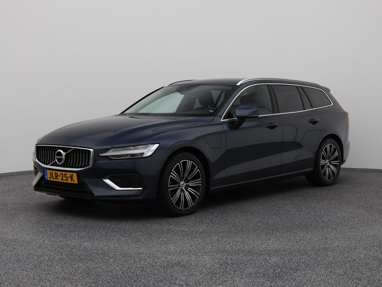 Volvo V60 - 2.0 T6 Recharge AWD Inscription Expression | CAMERA | KEYLESS | STOEL- EN STUURVERW. - AutoWereld.nl