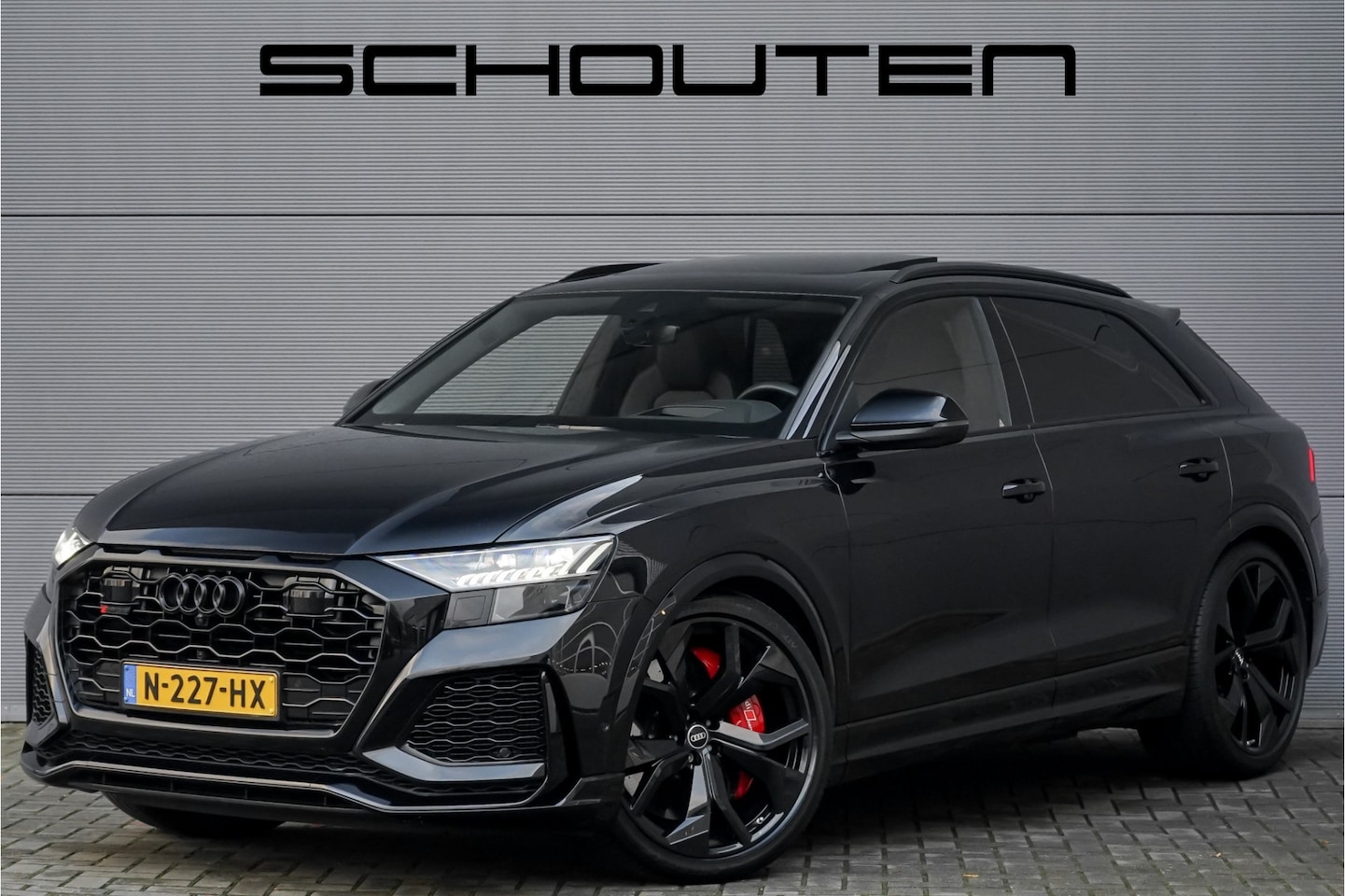 Audi Q8 - 4.0 TFSI RS Q8 Quattro Dynamic+ Keramisch Pano B&O Trekhaak Alcantara 23" - AutoWereld.nl
