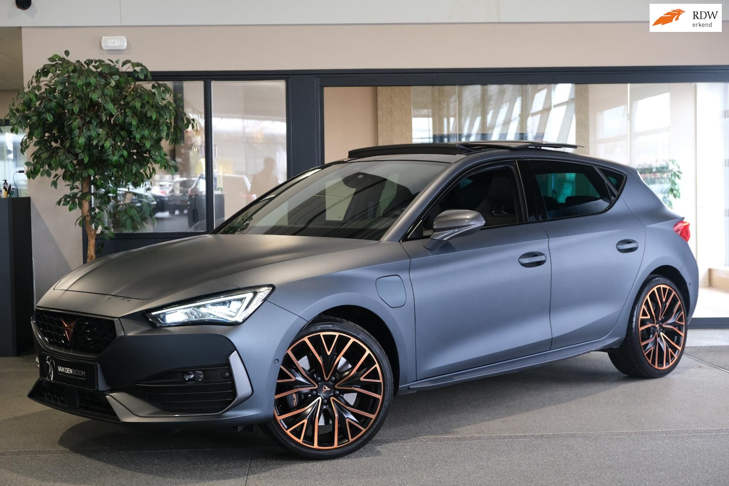 CUPRA Leon - 1.4 e-Hybrid VZ Copper Edition 245PK Pano Navi Virtual ACC SportStuur - AutoWereld.nl