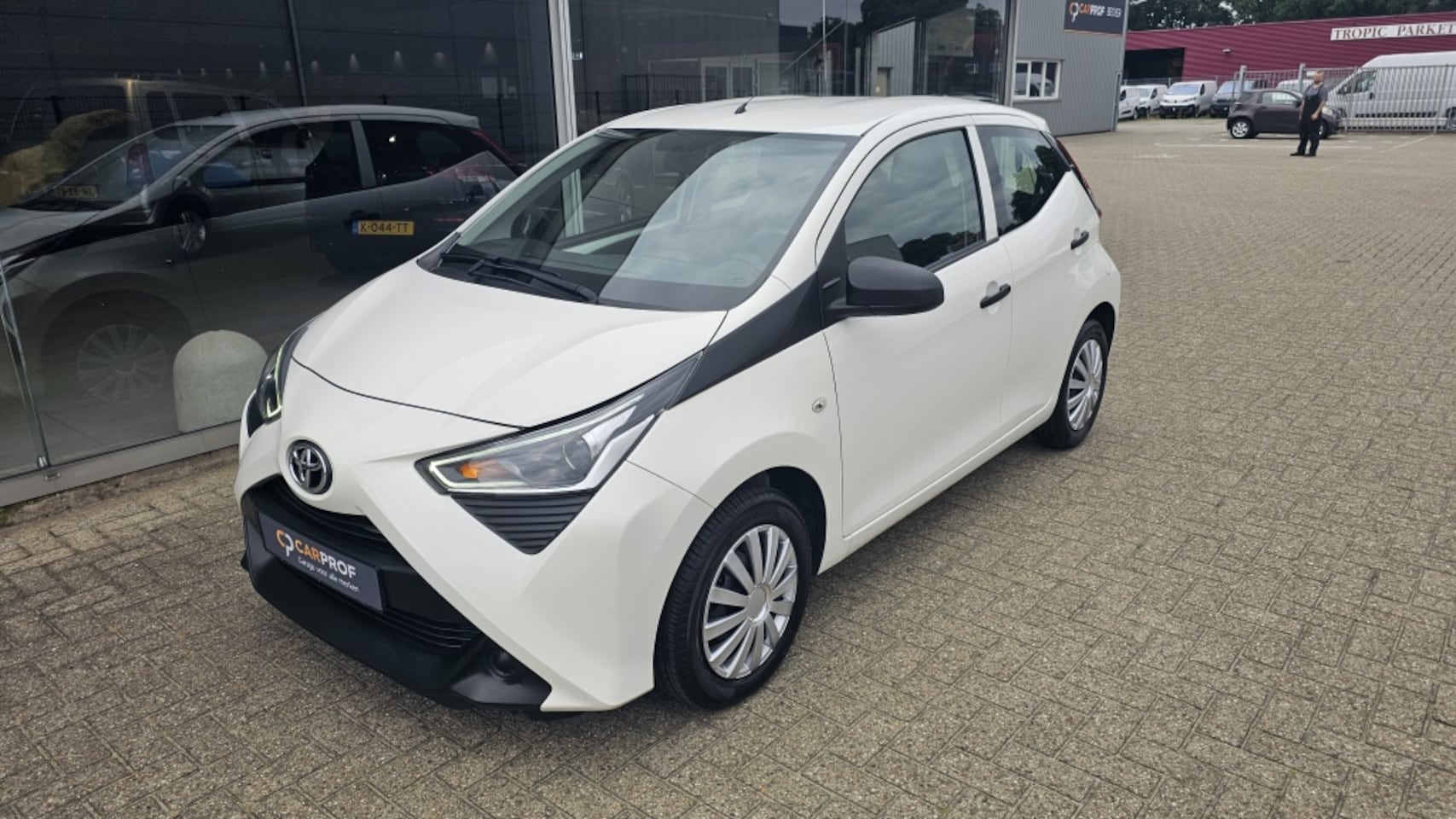 Toyota Aygo - 1.0 X-fun NLauto | All-in | dealeronderhouden - AutoWereld.nl
