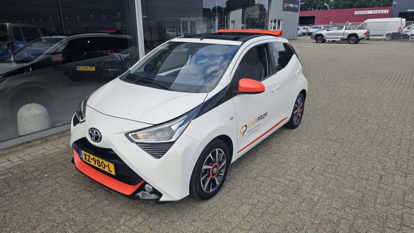 Toyota Aygo - 1.0 X-otic NLauto | All-in | dealeronderhouden - AutoWereld.nl