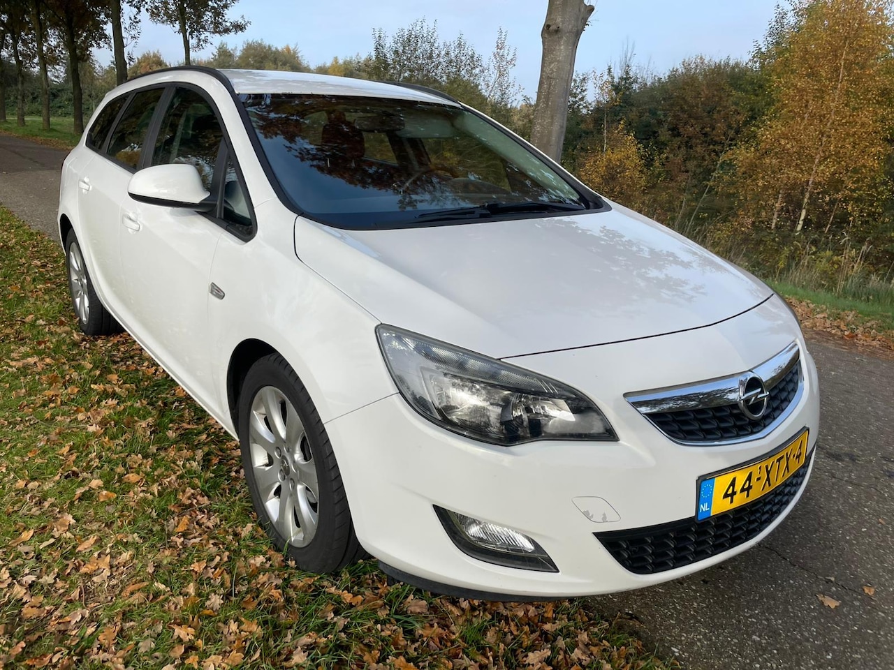Opel Astra Sports Tourer - 1.7 CDTi Business + - AutoWereld.nl