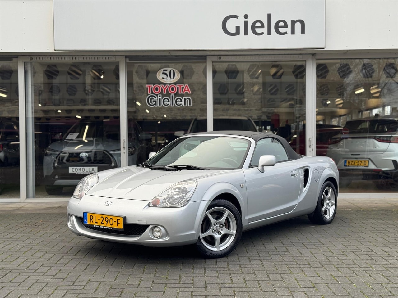 Toyota MR 2 - 1.8 VVT-i | Cabrio, Elektrische ramen, Lichtmetalen velgen, Radio/CD speler - AutoWereld.nl