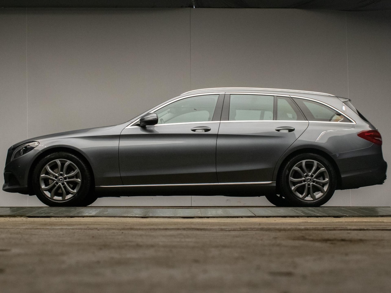 Mercedes-Benz C-klasse Estate - 180 Business Sport (APPLE CARPLAY,NAVI,LED,CRUISE,SPORTSTOELEN,CAMERA,PDC,GETINT,NETTESTAA - AutoWereld.nl