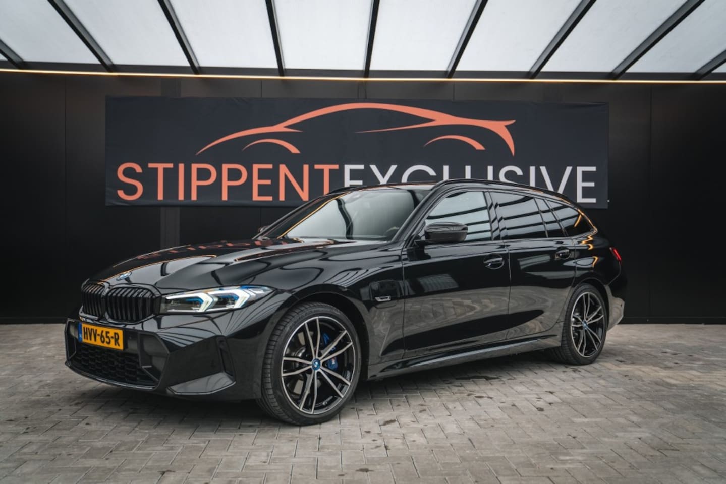 BMW 3-serie - 330e M Sport 330e M SPORT,CURVED DISPLAY, PANO HARMEN KARDON - AutoWereld.nl