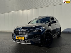 BMW X1 - SDrive18i Executive * Panoramadak * Head-up display * Stoelverwarming