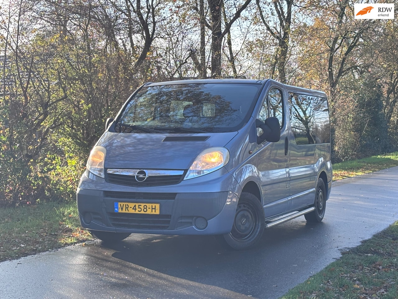 Opel Vivaro - 2.5 CDTI L1H1 | Invalide Bus + Rolstoel lift Nu € 6.950,-!!! - AutoWereld.nl