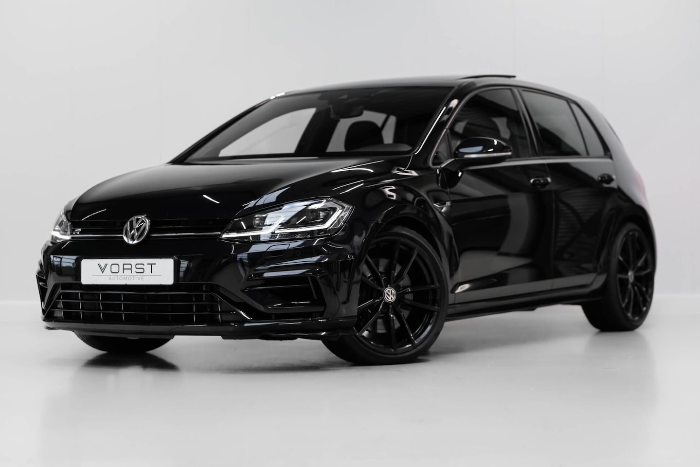 Volkswagen Golf - 2.0 TSI 4Motion R Pano Dynaudio Camera DCC - AutoWereld.nl