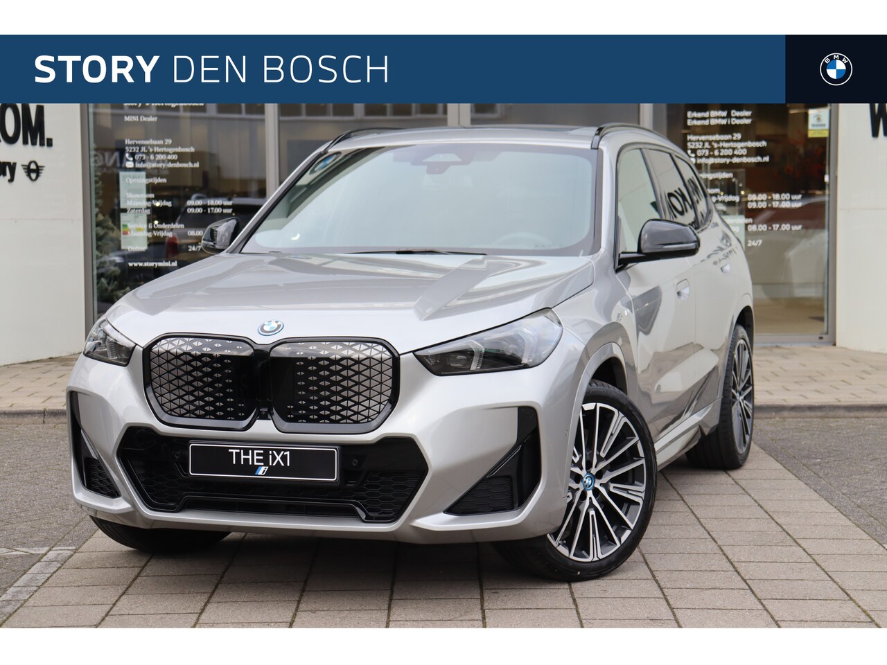 BMW iX1 - eDrive20 High Executive M Sport / Panoramadak / Trekhaak / Sportstoelen / Adaptief M Onder - AutoWereld.nl