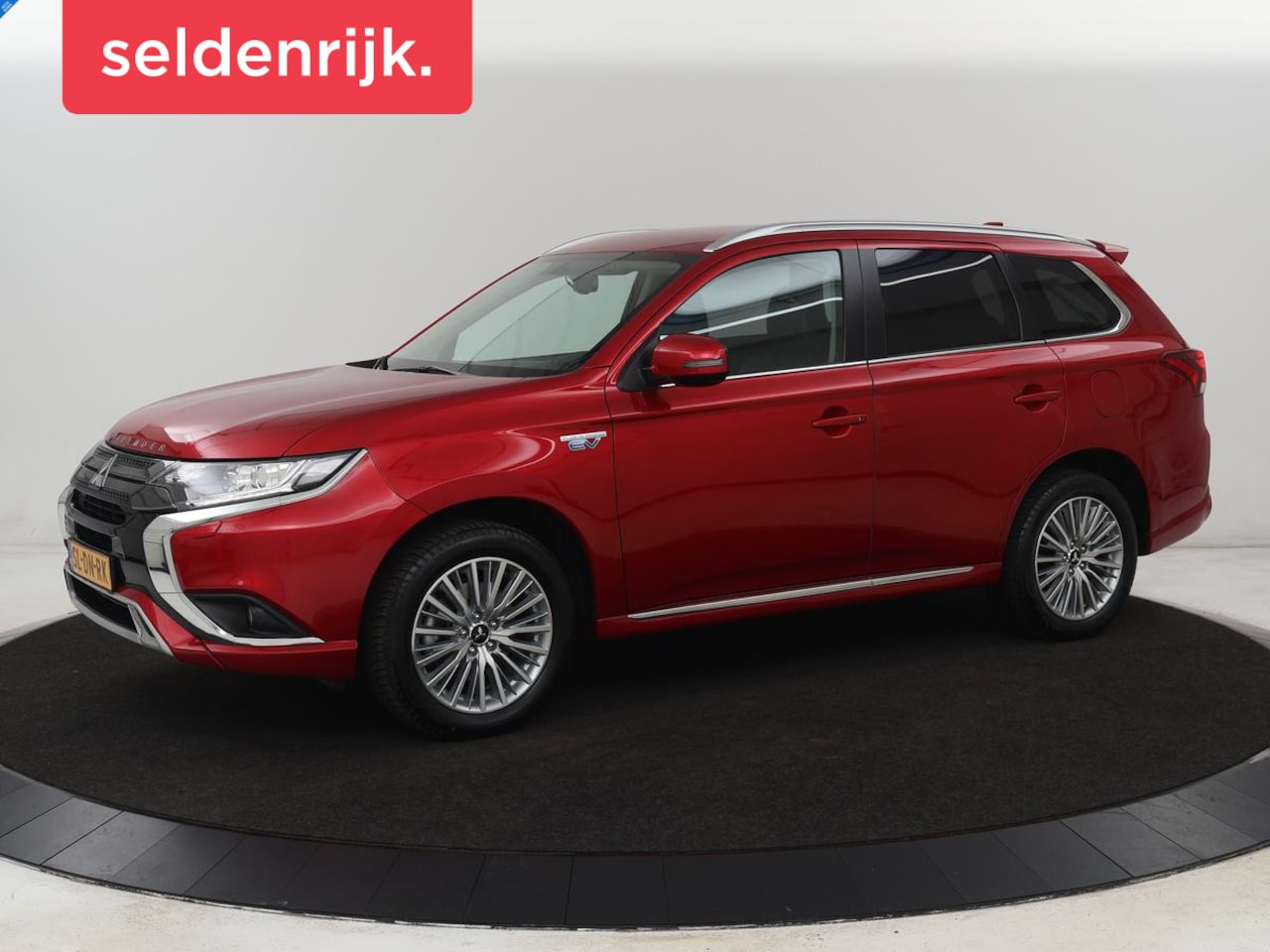 Mitsubishi Outlander - 2.4 PHEV Intense | Trekhaak | Stoelverwarming | Leder/Alcantara | Camera | Carplay | Navig - AutoWereld.nl
