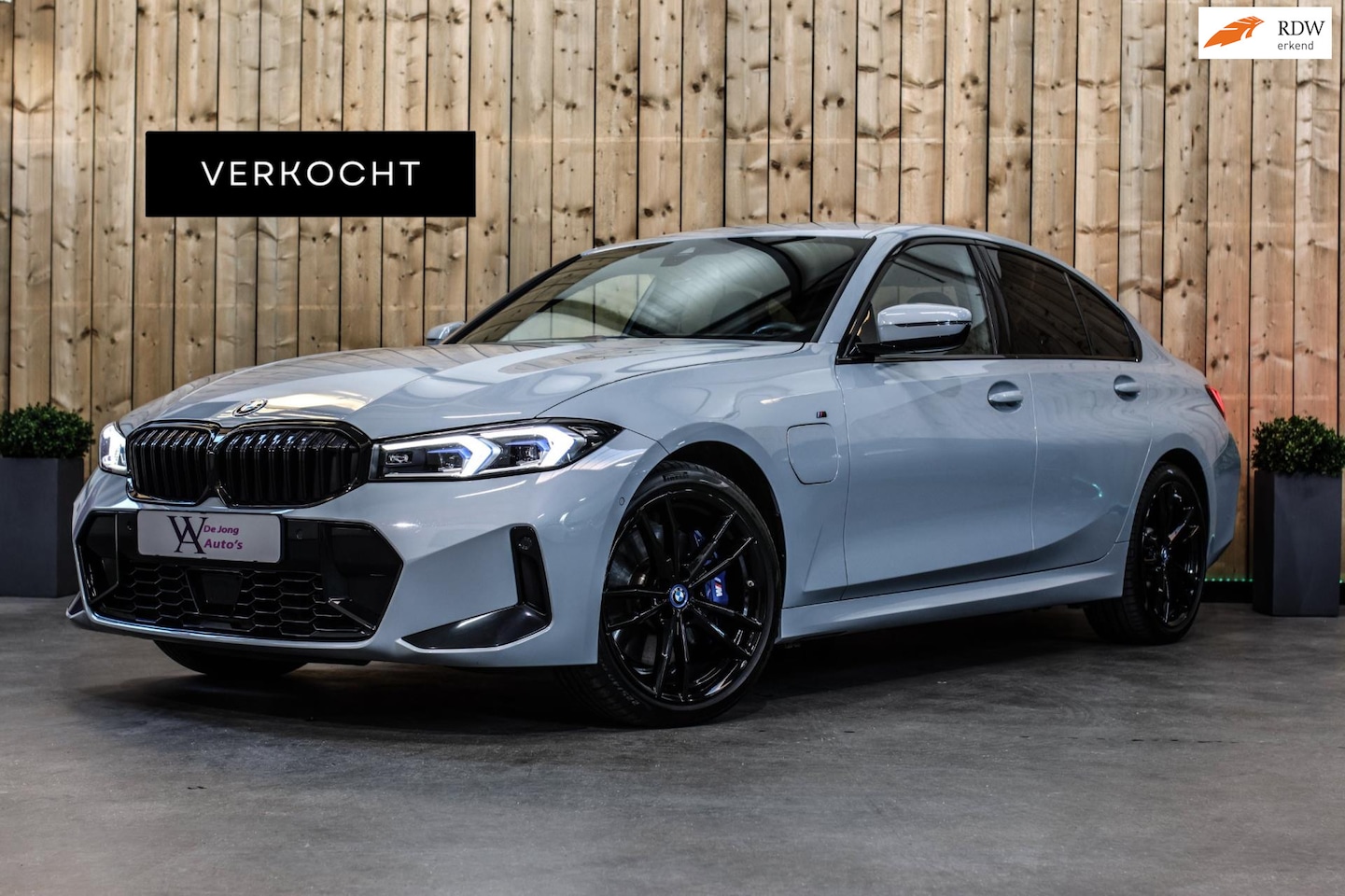 BMW 3-serie - 320e M-Sport *Camera*Comforttoegang*Trekhaak*Carbon* - AutoWereld.nl