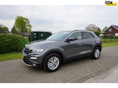 Volkswagen T-Roc - 1.5 TSI Style Navigatie carplay NAP