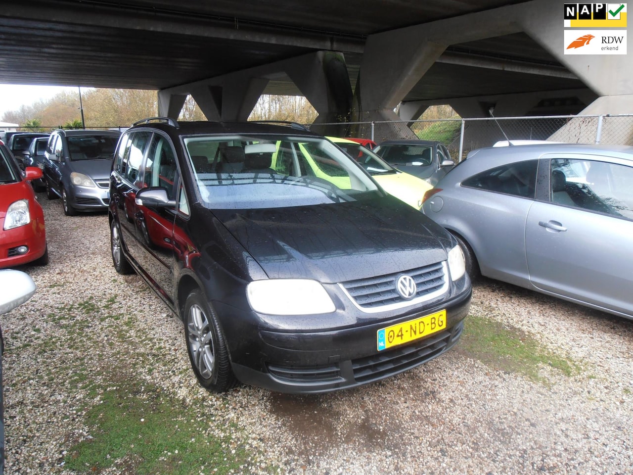 Volkswagen Touran - 1.6-16V FSI Trendline airco elek pak nap apk - AutoWereld.nl