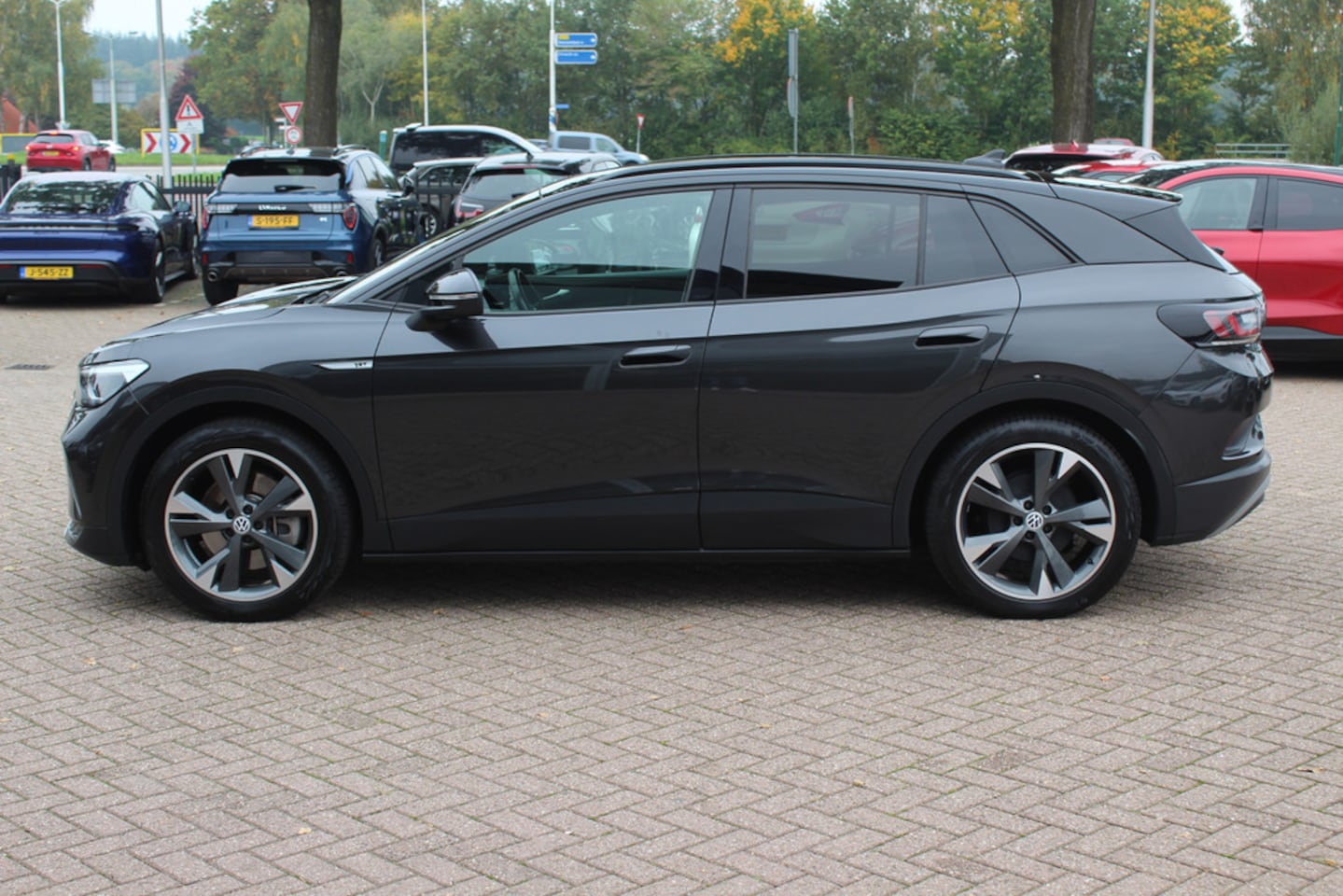 Volkswagen ID.4 - First 77 kWh / Camera / Apple CarPlay / DAB / 20'' / LED / Alcantara / Stoelverwarming / A - AutoWereld.nl