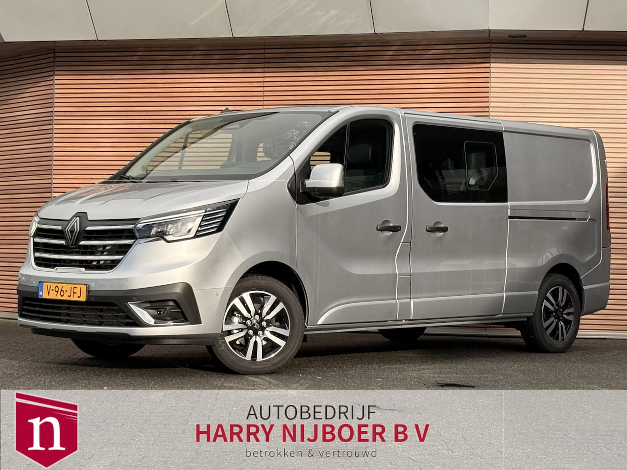 Renault Trafic - 2.0 Blue dCi EDC 170 T29 L2H1 Extra DC Dubbele Schuifdeur / Betimmering / Trekhaak / Navi - AutoWereld.nl