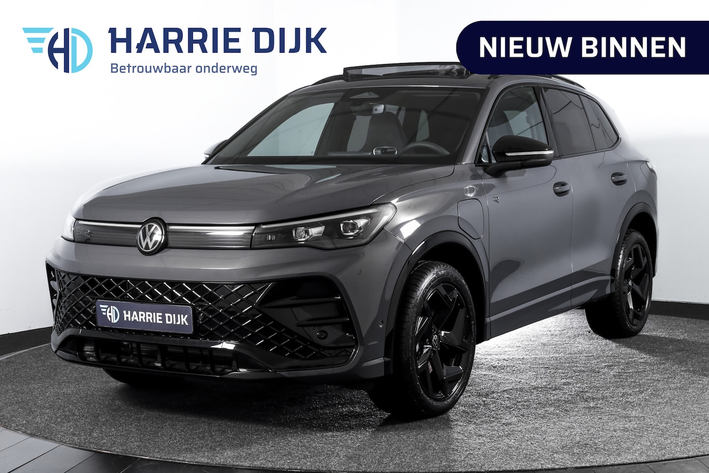 Volkswagen Tiguan - 1.5 eHybrid 272 PK R-Line Edition Orig. NL | Black Style | Elek. Trekhaak | S/K-panodak | - AutoWereld.nl