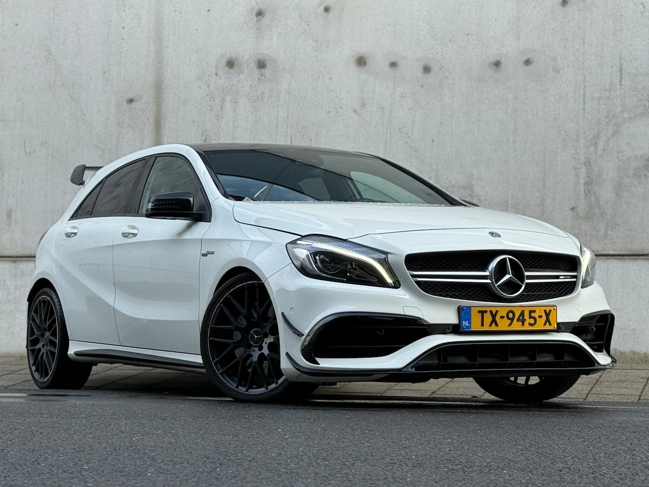Mercedes-Benz A-klasse - 45 AMG 4MATIC Aero Pack, Pano, Schaalstoelen - AutoWereld.nl