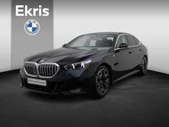 BMW 5-serie - Sedan 520i M Sportpakket | Glazen Panoramadak | Trekhaak | Active Cruise Control | Harman