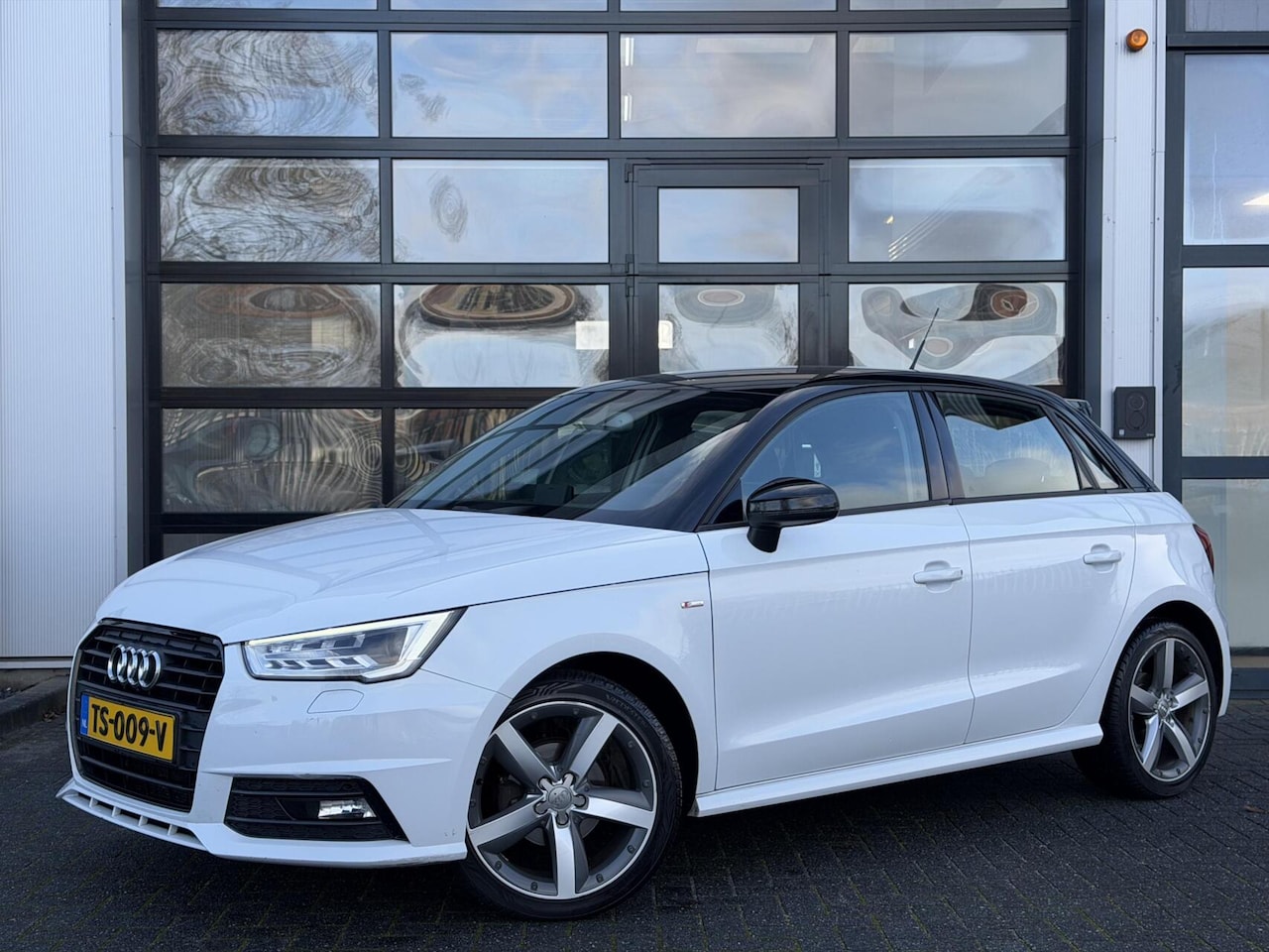 Audi A1 Sportback - 1.0 TFSI S-Line / LED / Clima / Navi / 17” - AutoWereld.nl