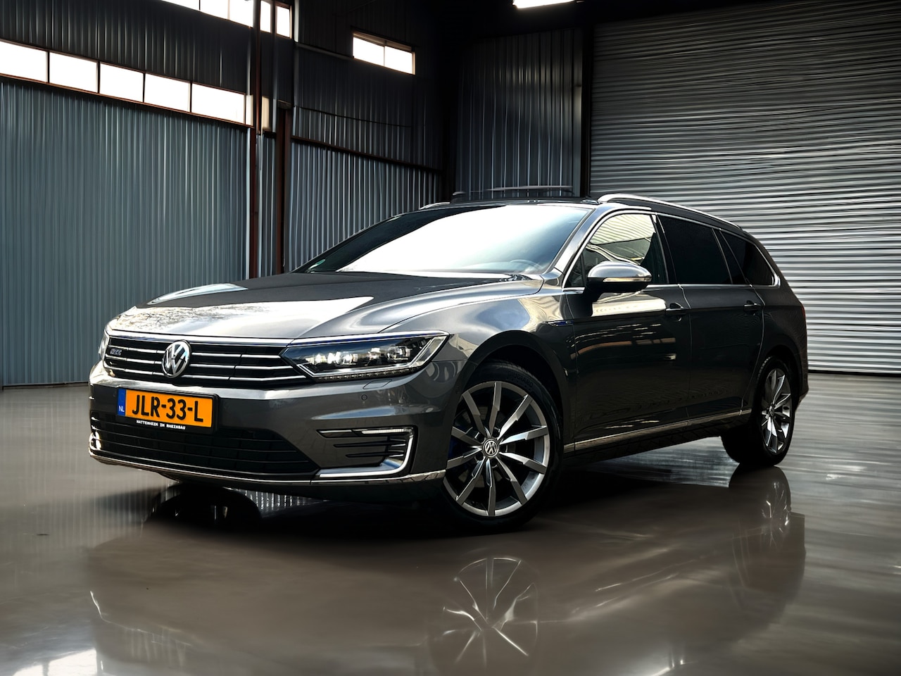 Volkswagen Passat Variant - 1.4 TSI GTE Panorama_Camera_Parkeer assist_alkantara - AutoWereld.nl