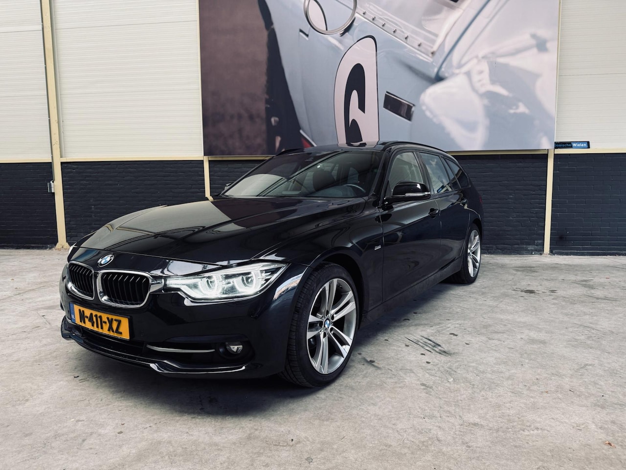 BMW 3-serie Touring - 320i Sport Edition Automaat| Panodak|18 inc| Shadowline| LED| - AutoWereld.nl