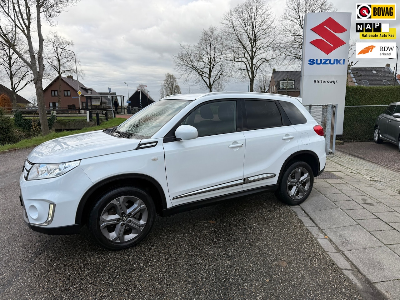 Suzuki Vitara - 1.6 Exclusive // Door ons nieuw geleverd en onderhouden // Weinig kilometers // Stootlijst - AutoWereld.nl