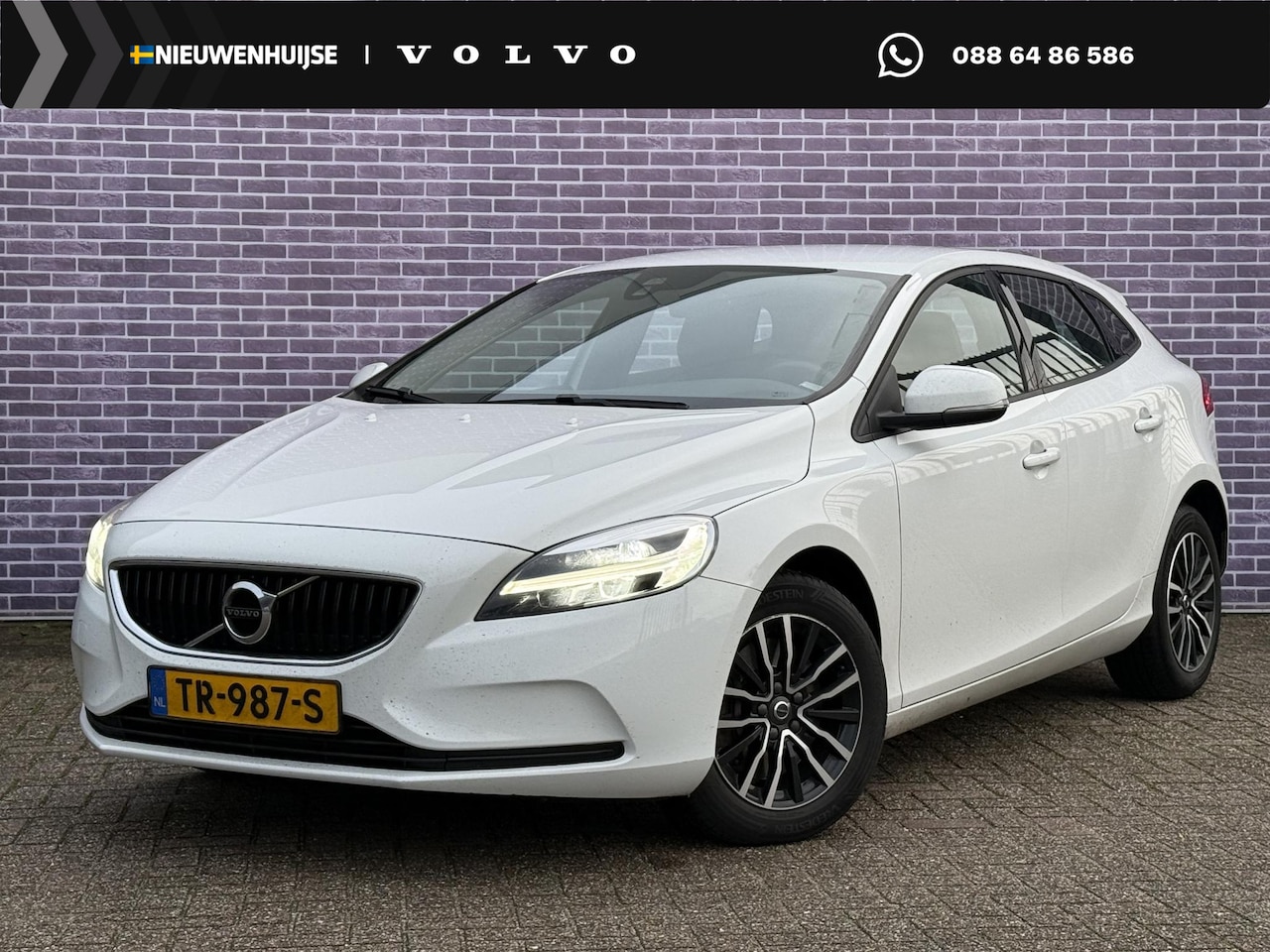 Volvo V40 - 1.5 T2 Edition+ | Nieuwe Binnen! | Automaat | Standkachel | Trekhaak | Stoelverwarming | V - AutoWereld.nl