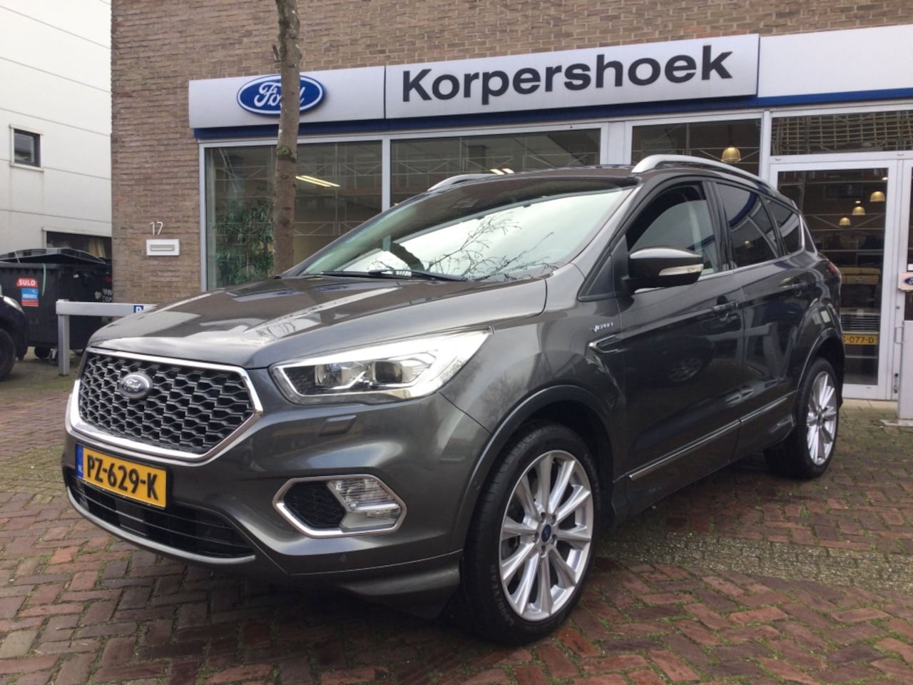Ford Kuga - 1.5 182 pk EcoB. Vignale Automaat AWD - AutoWereld.nl