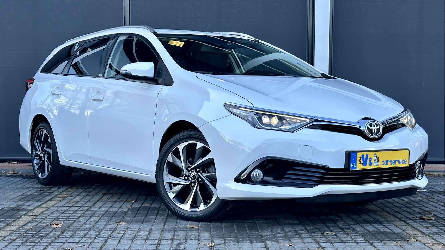 Toyota Auris Touring Sports - 1.2T Aspiration / Stoelverwr. / Cruise / Camera - AutoWereld.nl