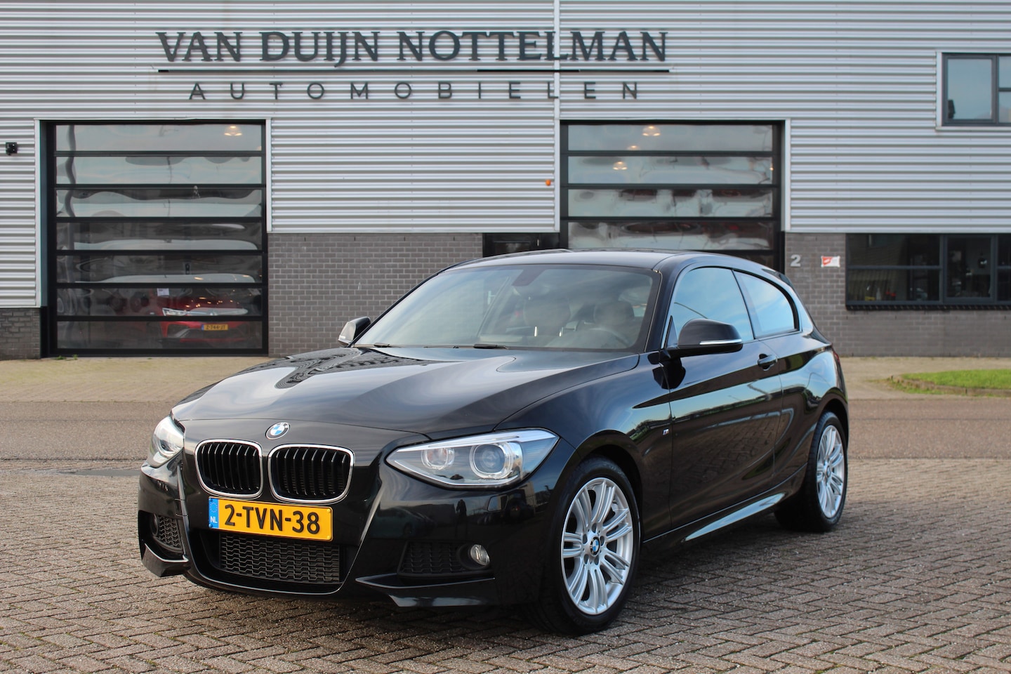 BMW 1-serie - 116i Executive M Sport / Xenon / Trekhaak / N.A.P. - AutoWereld.nl