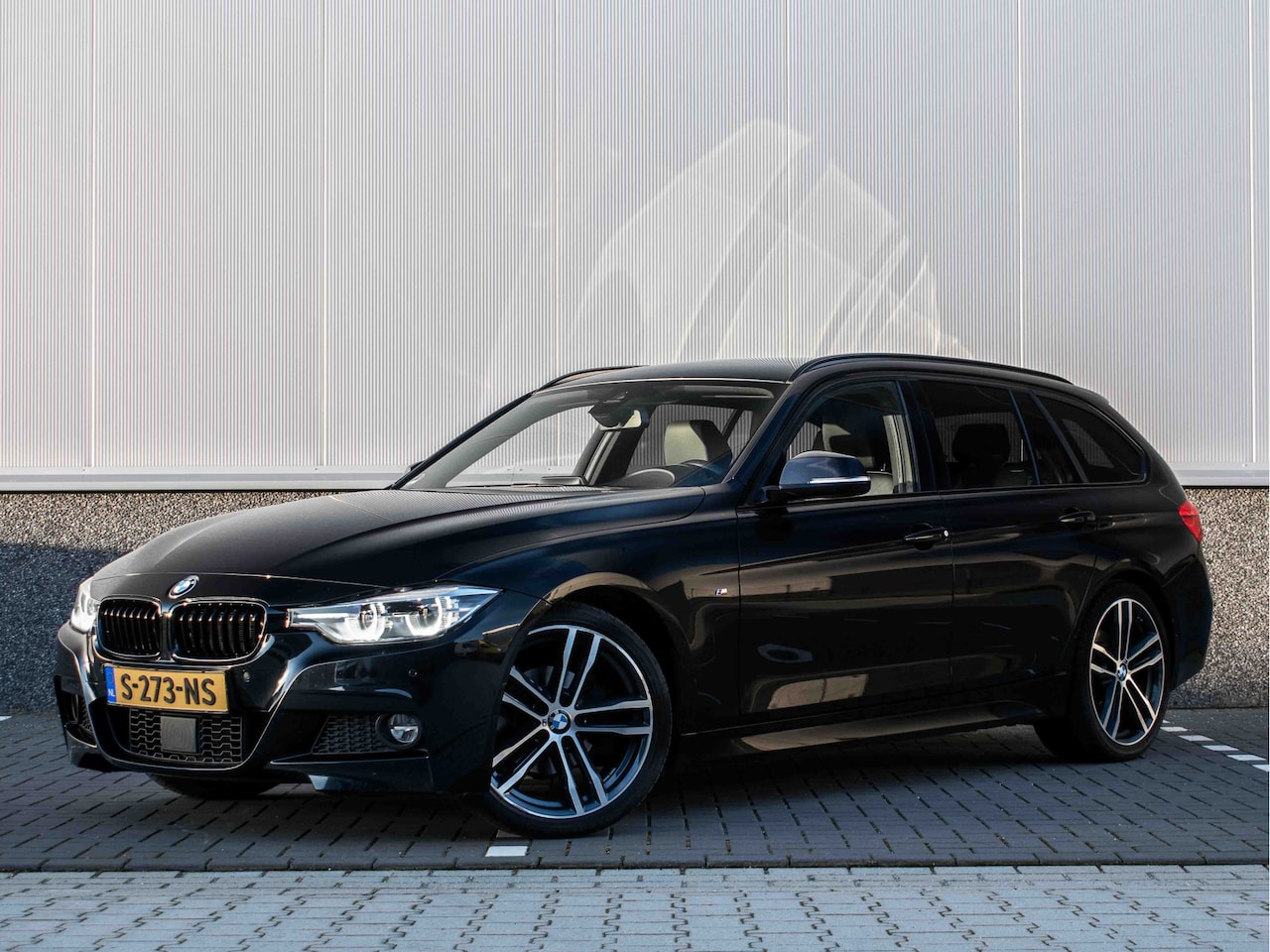 BMW 3-serie Touring - 320i M-sport edition Shadow line | Adaptive cruise | Navi | PDC | Climate control | Dodeho - AutoWereld.nl
